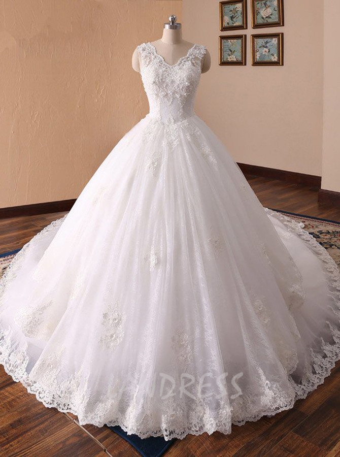 Ball gown wedding clearance dresses with long trains