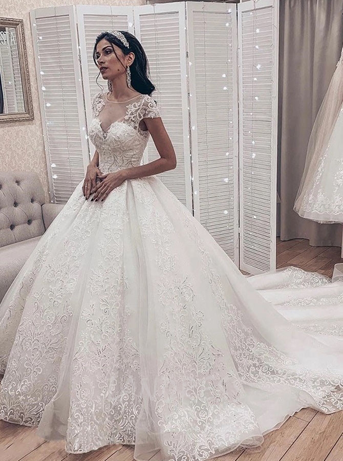 Classic Lace Bridal Gown Luxurious Wedding Dress with Cap Sleeves