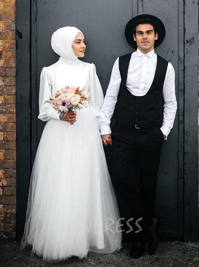 Simple Floor Length Muslim Wedding Dress With Long Sleeves